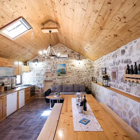 House Manuela * Kruševo